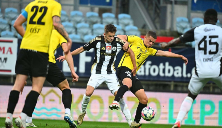 Fotbalisté Českých Budějovic podlehli Hradci Králové a stále čekají na výhru