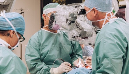 Českobudějovická nemocnice slaví další úspěch, oddělení neurochirurgie se dostalo mezi evropskou elitu