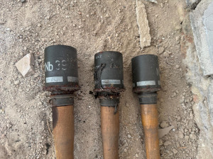 Během rekonstrukce budovy u centra města našli v šachtě tři granáty