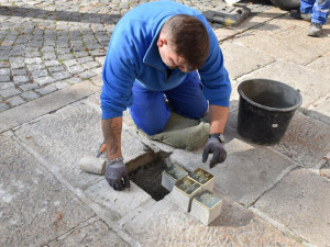 Další kameny zmizelých připomenou osudy židovských rodin z Budějc