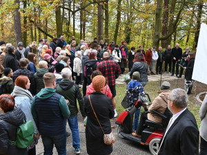 Písek otevřel na hřbitově pietní místo pro rodiče dětí zemřelých před narozením.