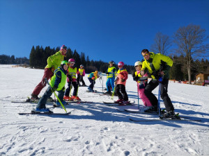 Užij si zimu na horách. Připoj se do týmu Ski Zadov a staň se instruktorem lyžování nebo snowboardingu