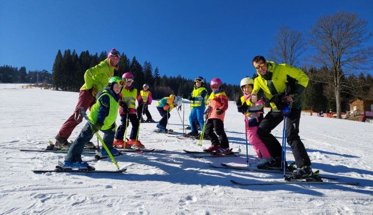 Prožij zimní sezonu na horách a připoj se do týmu Ski Zadov. Staň se instruktorem lyžování nebo snowboardingu