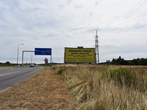 Jihočeská policie obvinila Antona Fischera a jeho syna kvůli nelegálním billboardům