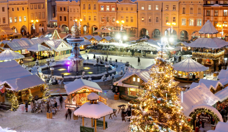 Vánoční čas na jihu Čech rozzáří množství světýlek.