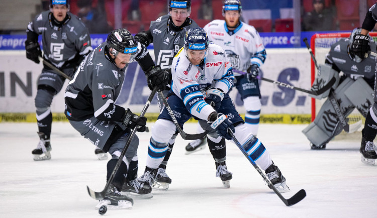 Tygři prohrávali s Energií Karlovy Vary 0:2. Zápas plný zvratů nakonec ovládli v prodloužení a zvítězili 4:3