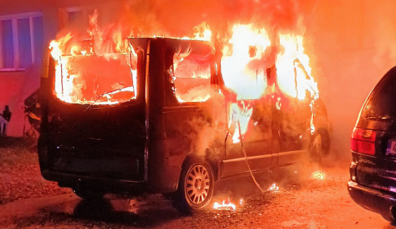 V Úsilném pohltili plameny nákladní automobil, zkázu neodvrátil ani pohotový zásah řidiče