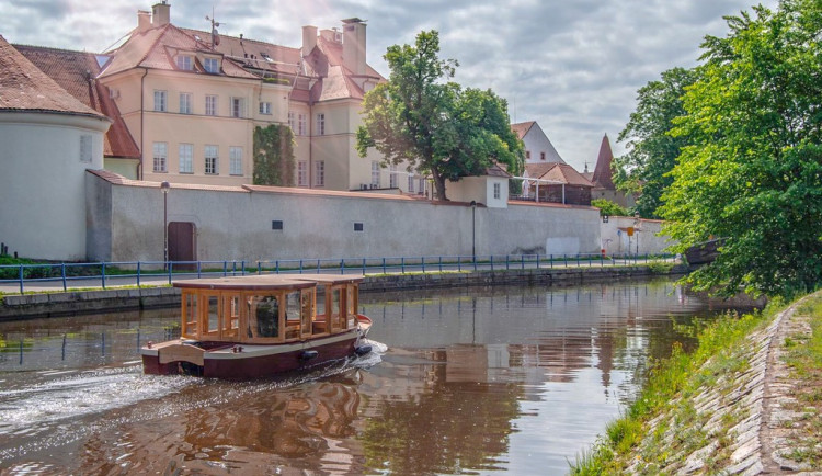 Zájem o plavbu na Budějovicku opět roste. Komorami na Vltavě proplulo více lodí než v loňském roce