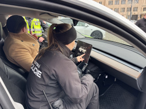 Táborští strážníci mají jako první v Česku služební Teslu Y. Při nákupu rozhodl poměr cena výkon