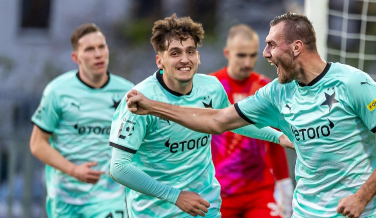 Fotbalisté Slavie zvítězili v Budějovicích 4:0 a dál vedou tabulku o osm bodů