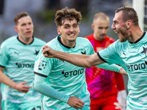 Fotbalisté Slavie zvítězili v Budějovicích 4:0 a dál vedou tabulku o osm bodů