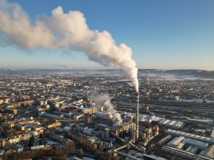 Panelový dům odpojil tepelné čerpadlo a vrátil se k teplárně