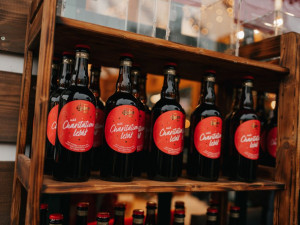 Charitativní ležák z Budvaru prozáří i letošní Vánoce. Jeho koupí přispějete na dobrou věc