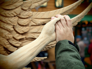 Dotkněte se Anděla: Českobudějovický advent odhalil sochu anděla hojnosti Ludmilu