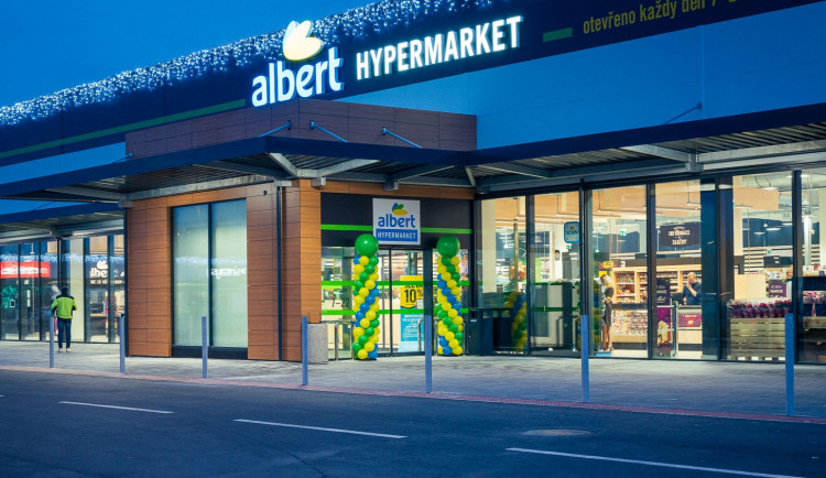 Nový hypermarket je součástí OC Hvězdárna.