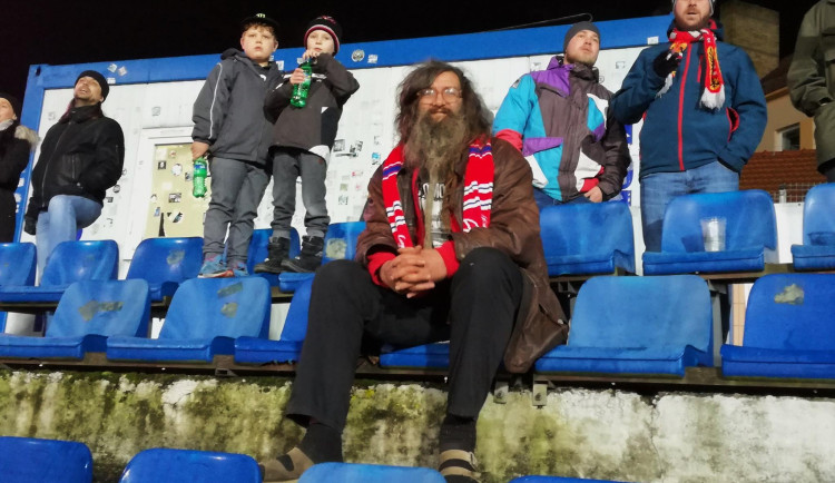 Zemřel Brko, věrný jihočeský fanoušek Zbrojovky Brno. Chtěl se ostříhat, až klub získá titul