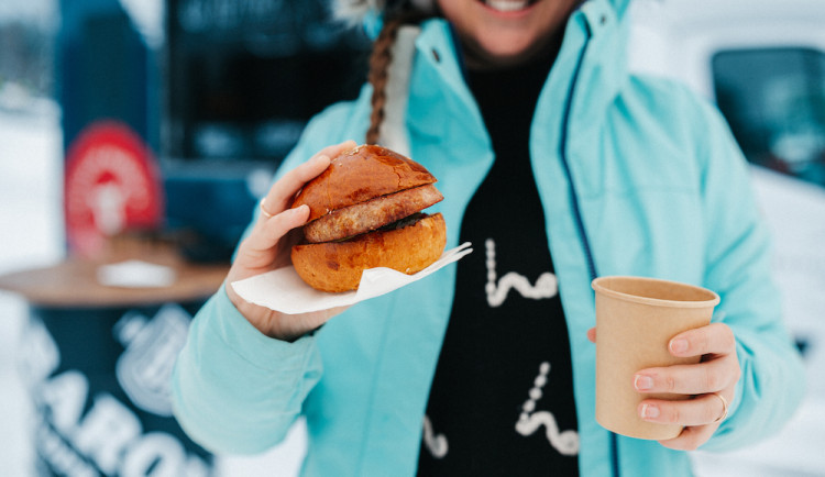 Vánoční kouzlo Lipna: Užijte si jarmark, lyžování a relax v srdci Šumavy