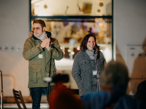 Dům umění nedáme, skandovali na náměstí v Budějovicích stovky lidí