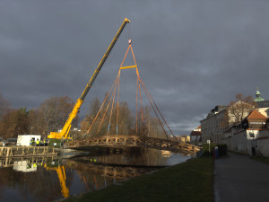 Demontáž lávky na Sokolák začala, pontonový most ji nahradí koncem příštího týdne
