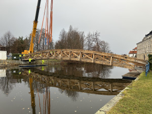 Demontáž lávky na Sokolák začala, pontonový most ji nahradí koncem příštího týdne