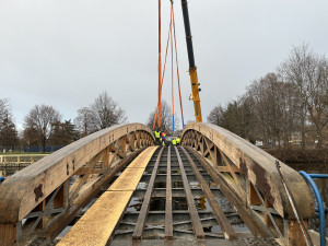 Demontáž lávky na Sokolák začala, pontonový most ji nahradí koncem příštího týdne