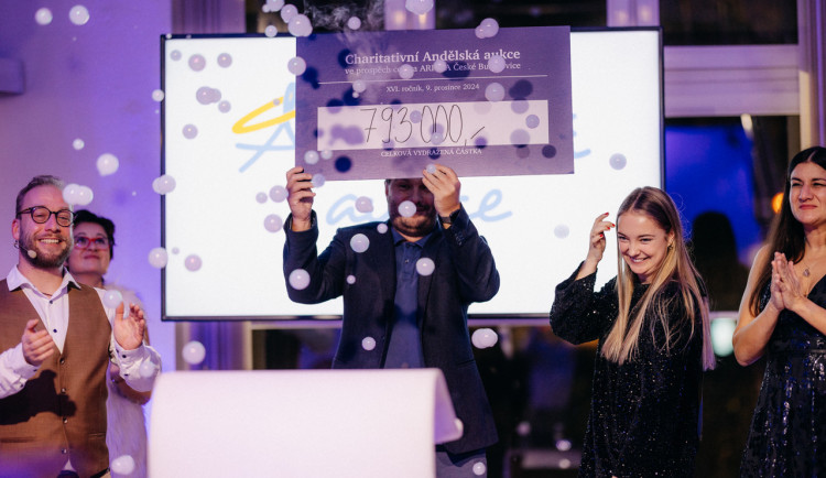 Charitativní Andělská aukce vynesla 793 000 korun a překonala rekordní dražbu obrazu