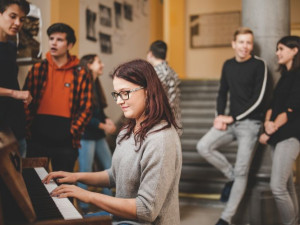 Co vše tě čeká, když nastoupíš na autobusovou linku směr Gymnázium Jana Valeriána Jirsíka