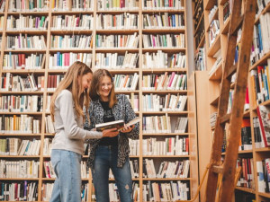 Co vše tě čeká, když nastoupíš na autobusovou linku směr Gymnázium Jana Valeriána Jirsíka
