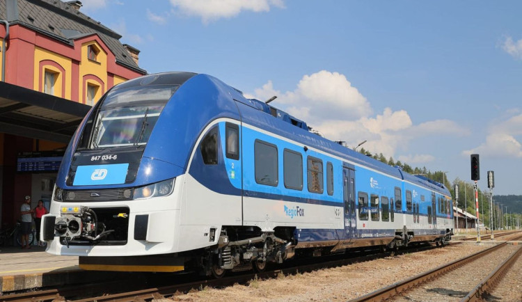 Před Vánocemi bude jezdit více vlaků. České dráhy posílí některé spoje