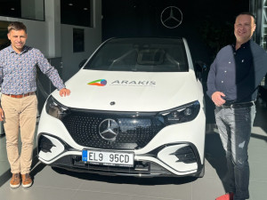 Josef Rozvoral z Arakis testoval Mercedes-Benz EQE: Teslu nechal stát v koutě