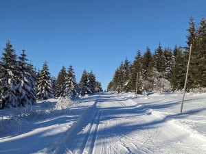 Na Šumavě klesly teploty pod minus 16 stupňů, meteorologové varují před náledím