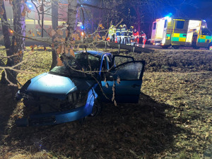 Vážná nehoda u Horusického rybníka. Muže transportoval vrtulník do nemocnice