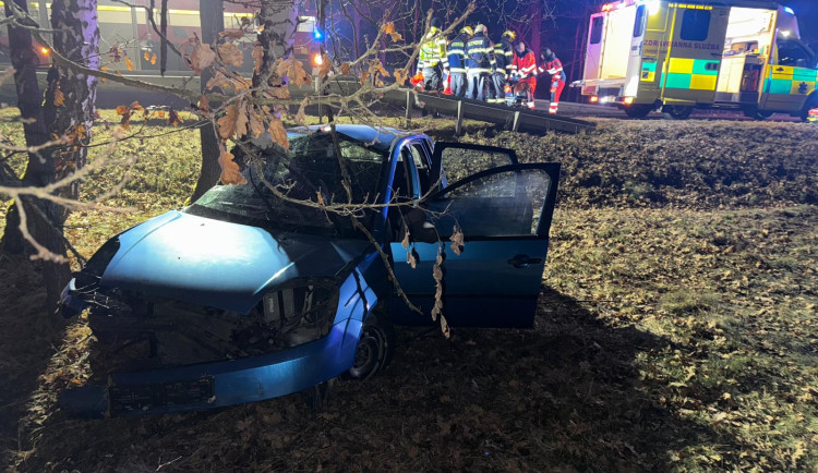 Vážná nehoda u Horusického rybníka. Muže transportoval vrtulník do nemocnice.