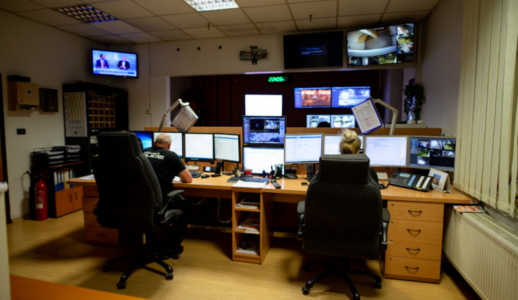 Nebezpečné bobří laguny, sebevražedné slepice nebo drama na koncertě Babouků. Přečtěte si policejní perličky roku 2024