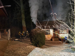 U Bechyně hořela chata. Škoda je 100 tisíc korun