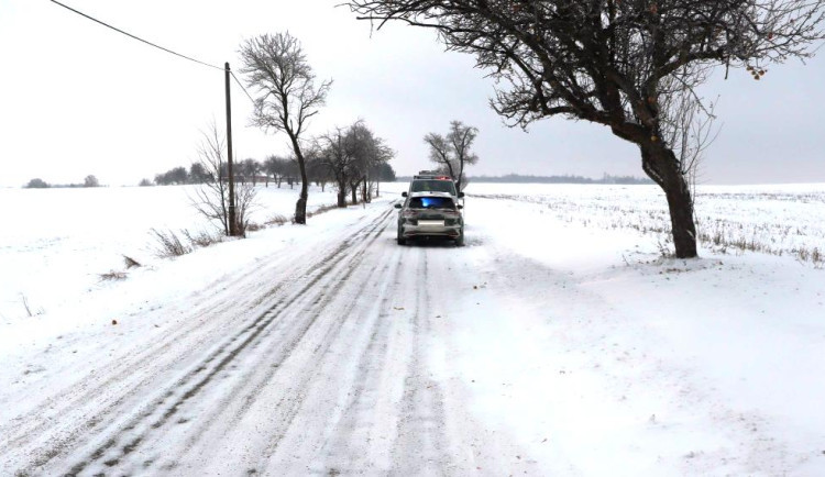 Na některých vozovkách na Jindřichohradecku a Písecku se může tvořit ledovka
