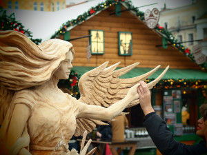 Budějovický vánoční strom dostane druhý život. Vyrobí z něj sochu do adventního městečka