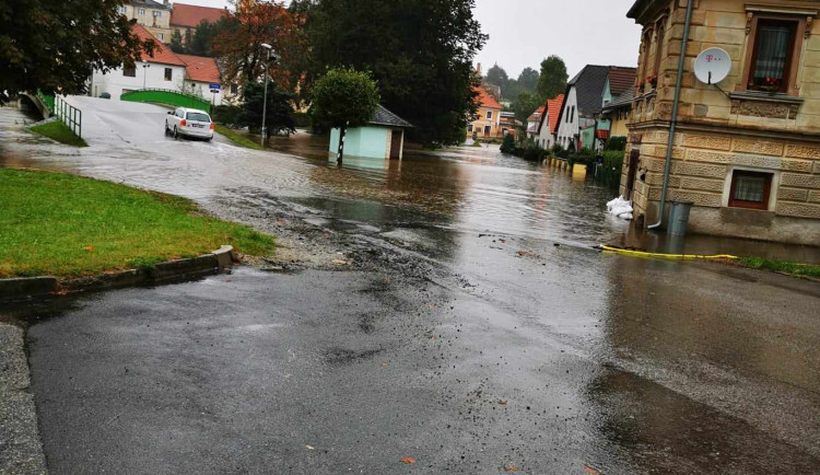 V Benešově nad Černou stále odstraňují následky zářijových povodní.