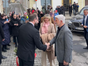 Lidé žijí ve dvou paralelních světech, řekl prezident Petr Pavel při návštěvě budějovické radnice