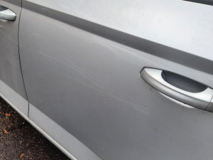 Desítky poškrábaných aut a škoda za milion a půl. Vandala policie dopadla