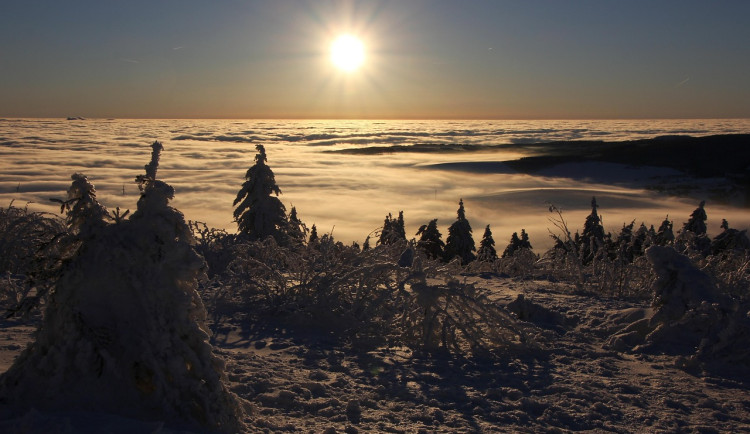 O víkendu se mírně oteplí, přes den bude až šest stupňů