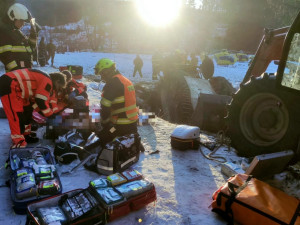U Horního Dvořiště se převrátilo vojenské vozidlo. Dva lidé zemřeli