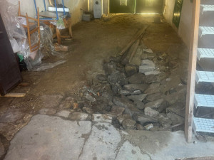 Osmnáct rodin, které na jihu Čech zasáhla povodeň, podpořila charita. Rozdělila mezi ně 900 tisíc korun