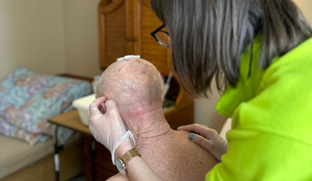 Zdravotní sestry z hospicových zařízení dávají pacientům naději i lásku a pomáhají jim s důstojným odchodem