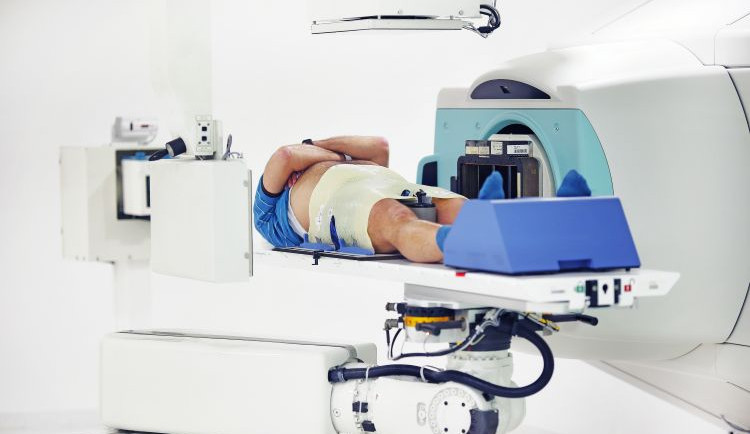 Nečekaná diagnóza, jasné řešení: Jak protonová terapie pomáhá mužům s rakovinou prostaty