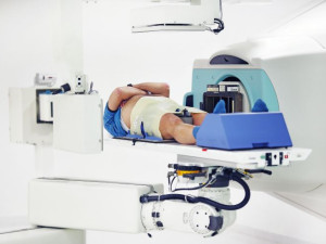 Nečekaná diagnóza, jasné řešení: Jak protonová terapie pomáhá mužům s rakovinou prostaty
