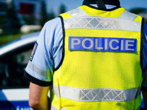 Policie hledá svědky dvou dopravních nehod. Viníci v obou případech z místa ujeli