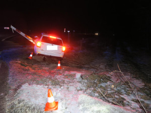 Řídil opilý a povalil železniční závoru