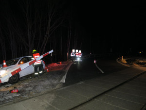 Řídil opilý a povalil železniční závoru