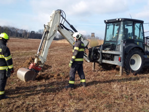 Jezevčík uvízl v potrubí. Hasičům se podařilo ho po 27 hodinách zachránit